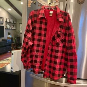 Plaid button.  Checked Size large. Light sweatshirt material but flannel look